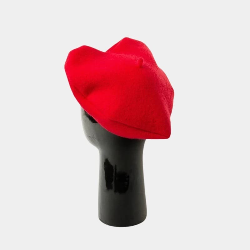Béret en forme de cœur rouge